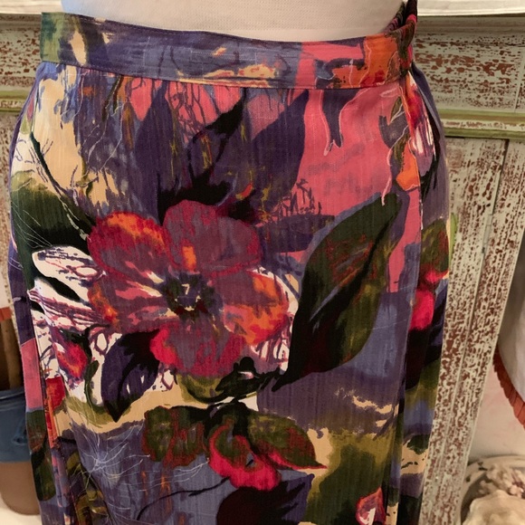 Beautiful thin Maxi skirt for Spring and Summer - Picture 3 of 4